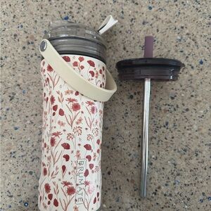 Brumate “Poppy” shaker cup with extra straw top in purple. Limited Edition. Used